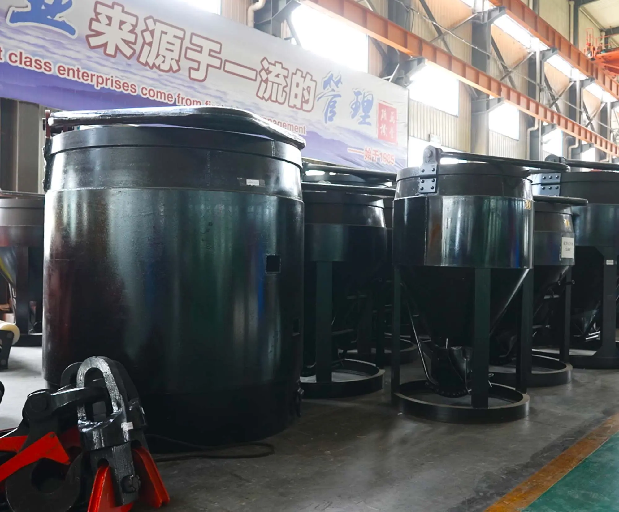 Mining Hook-Supported Hanging Bucket