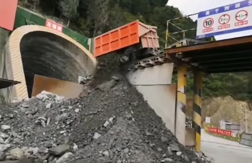 Side-Dump Mine Cart