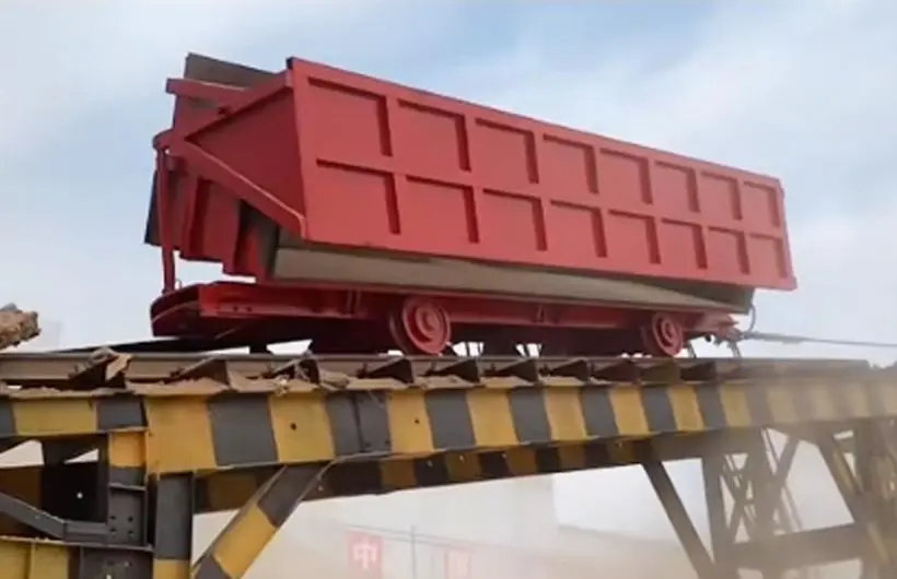 Drop-bottom mine car